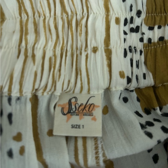 Sseko Women's Wide Leg Pants in Gold and White - Picture 3 of 4